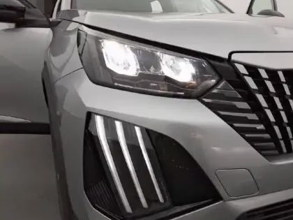 Photo 69 Peugeot 2008  Hybrid 145 e-DCS6