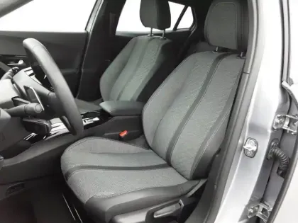 Photo 64 Peugeot 2008  Hybrid 145 e-DCS6