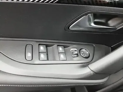 Photo 18 Peugeot 2008  Hybrid 145 e-DCS6