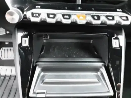 Photo 21 Peugeot 2008  Hybrid 145 e-DCS6