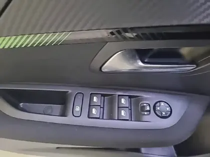 Photo 30 Peugeot 208  Hybrid 100 e-DCS6