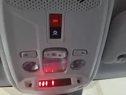 Photo 26 Peugeot 208  Hybrid 100 e-DCS6