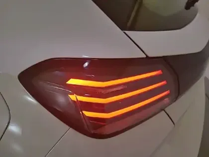 Photo 16 Peugeot 208  Hybrid 100 e-DCS6