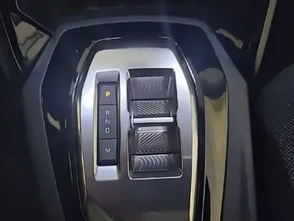 Photo 13 Peugeot 208  Hybrid 100 e-DCS6