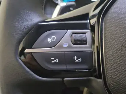 Photo 28 Peugeot 208  Hybrid 100 e-DCS6