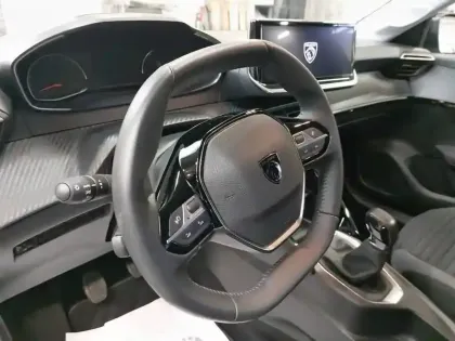 Photo 28 Peugeot 208  PureTech 75 S&S BVM5