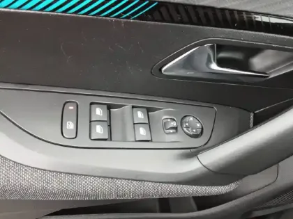 Photo 18 Peugeot 2008  PureTech 100 S&S BVM6