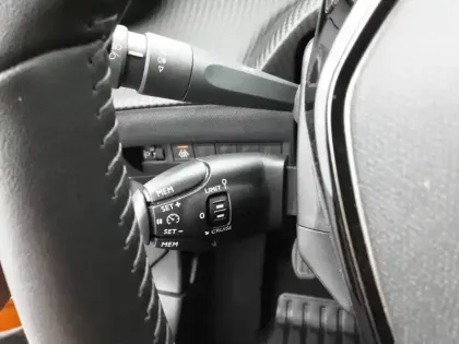 Photo 20 Peugeot 2008  PureTech 100 S&S BVM6