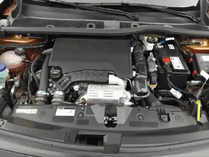 Photo 17 Peugeot 2008  PureTech 100 S&S BVM6