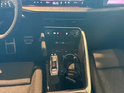 Photo 12 Audi Q5  e-hybrid 299 ch S tronic 7 Quattro