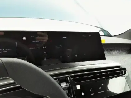 Photo 19 Peugeot 3008  Hybrid 145 e-DCS6