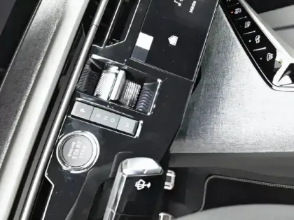 Photo 13 Peugeot 3008  Hybrid 145 e-DCS6