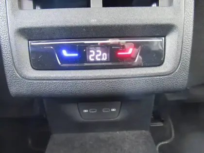 Photo 52 Volkswagen Golf  2.0 TDI 150 DSG7