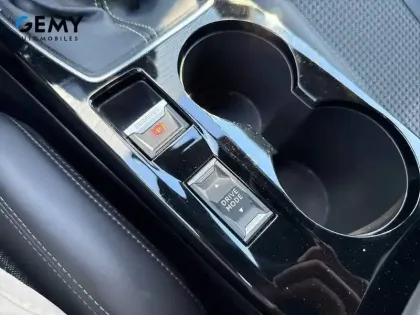 Photo 17 Peugeot 2008  PureTech 130 S&S BVM6