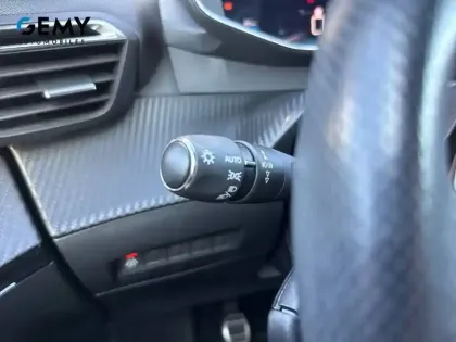 Photo 13 Peugeot 2008  PureTech 130 S&S BVM6