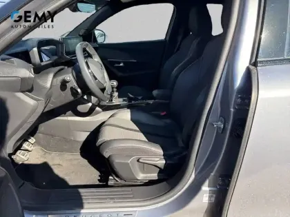 Photo 8 Peugeot 2008  PureTech 130 S&S BVM6