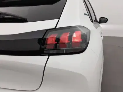 Photo 46 Peugeot 208  PureTech 100 S&S BVM6