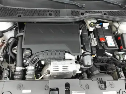 Photo 44 Peugeot 208  PureTech 100 S&S BVM6