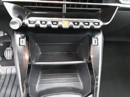 Photo 20 Peugeot 208  PureTech 100 S&S BVM6