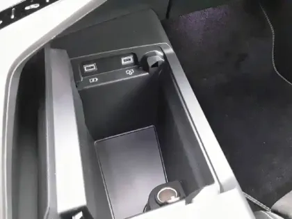 Photo 61 Peugeot 5008  Hybrid 145 e-DCS6