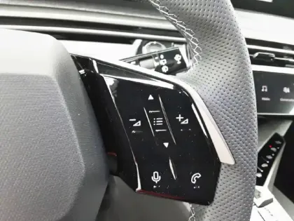 Photo 55 Peugeot 5008  Hybrid 145 e-DCS6