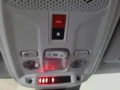 Photo 25 Peugeot 208  PureTech 100 S&S BVM6