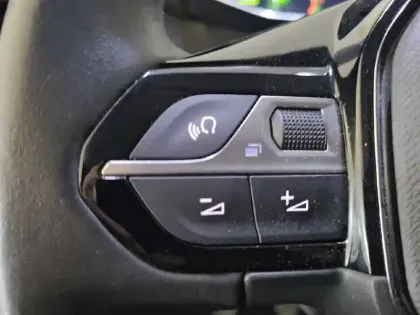 Photo 27 Peugeot 208  PureTech 100 S&S BVM6