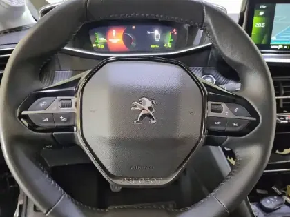 Photo 8 Peugeot 208  PureTech 100 S&S BVM6