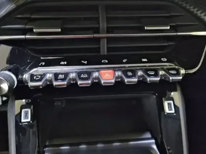 Photo 24 Peugeot 208  PureTech 100 S&S BVM6