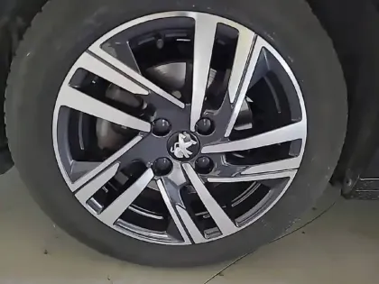 Photo 12 Peugeot 208  PureTech 100 S&S BVM6