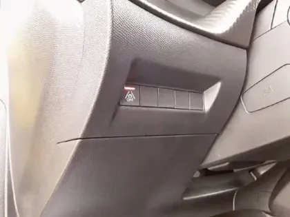 Photo 21 Peugeot 208  Electrique 50 kWh 136ch