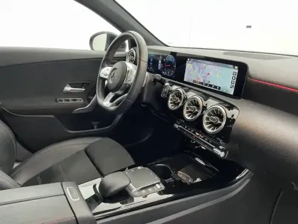 Photo 29 Mercedes Classe A  200 d 8G-DCT