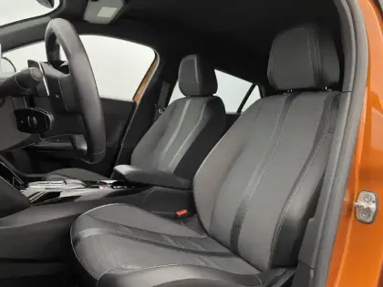 Photo 13 Peugeot 2008  BlueHDi 130 S&S EAT8