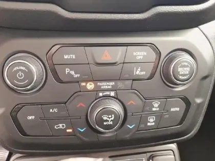 Photo 12 Jeep Renegade  1.5 Turbo T4 130 ch BVR7 e-Hybrid Limited