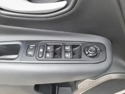 Photo 19 Jeep Renegade  1.5 Turbo T4 130 ch BVR7 e-Hybrid Limited