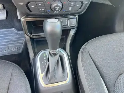 Photo 23 Jeep Renegade  1.5 Turbo T4 130 ch BVR7 e-Hybrid Limited