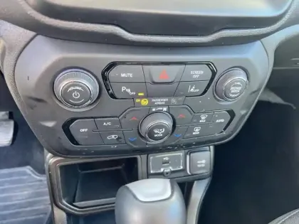 Photo 21 Jeep Renegade  1.5 Turbo T4 130 ch BVR7 e-Hybrid Limited