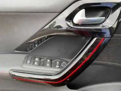 Photo 10 Peugeot 2008  1.2 Turbo 110ch E6.c GT Line S&S 5cv