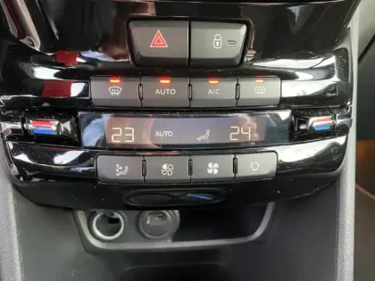 Photo 14 Peugeot 2008  1.2 Turbo 110ch E6.c GT Line S&S 5cv