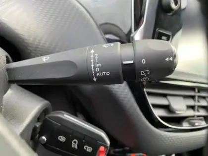 Photo 7 Peugeot 2008  1.2 Turbo 110ch E6.c GT Line S&S 5cv