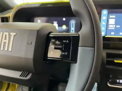 Photo 9 Fiat Grande Panda  Electrique 113ch La Prima