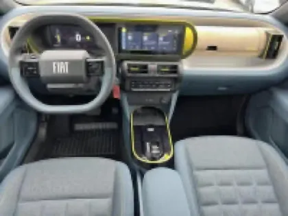 Photo 7 Fiat Grande Panda  Electrique 113ch La Prima