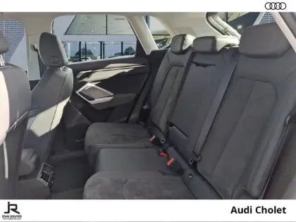 Photo 36 Audi Q3  35 TDI 150 ch S tronic 7