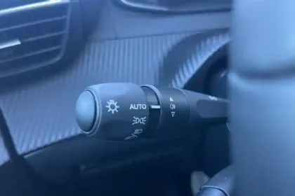 Photo 24 Peugeot 208  PureTech 100 S&S BVM6