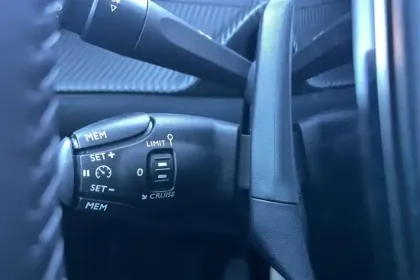 Photo 23 Peugeot 208  PureTech 100 S&S BVM6