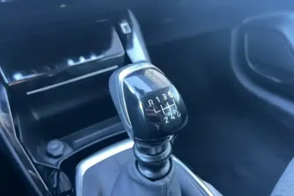 Photo 22 Peugeot 208  PureTech 100 S&S BVM6