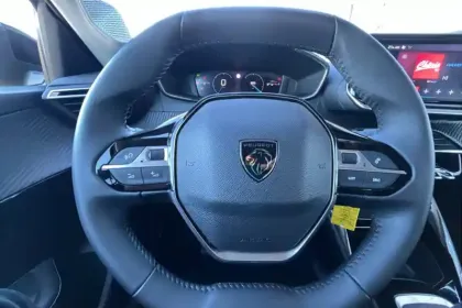 Photo 16 Peugeot 208  PureTech 100 S&S BVM6