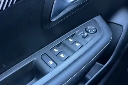 Photo 25 Peugeot 208  PureTech 100 S&S BVM6