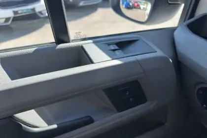 Photo 24 Volkswagen Crafter  VAN 30 L3H3 2.0 TDI 140 CH