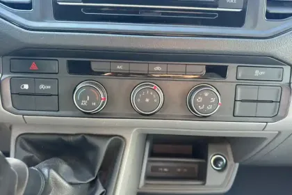 Photo 21 Volkswagen Crafter  VAN 30 L3H3 2.0 TDI 140 CH